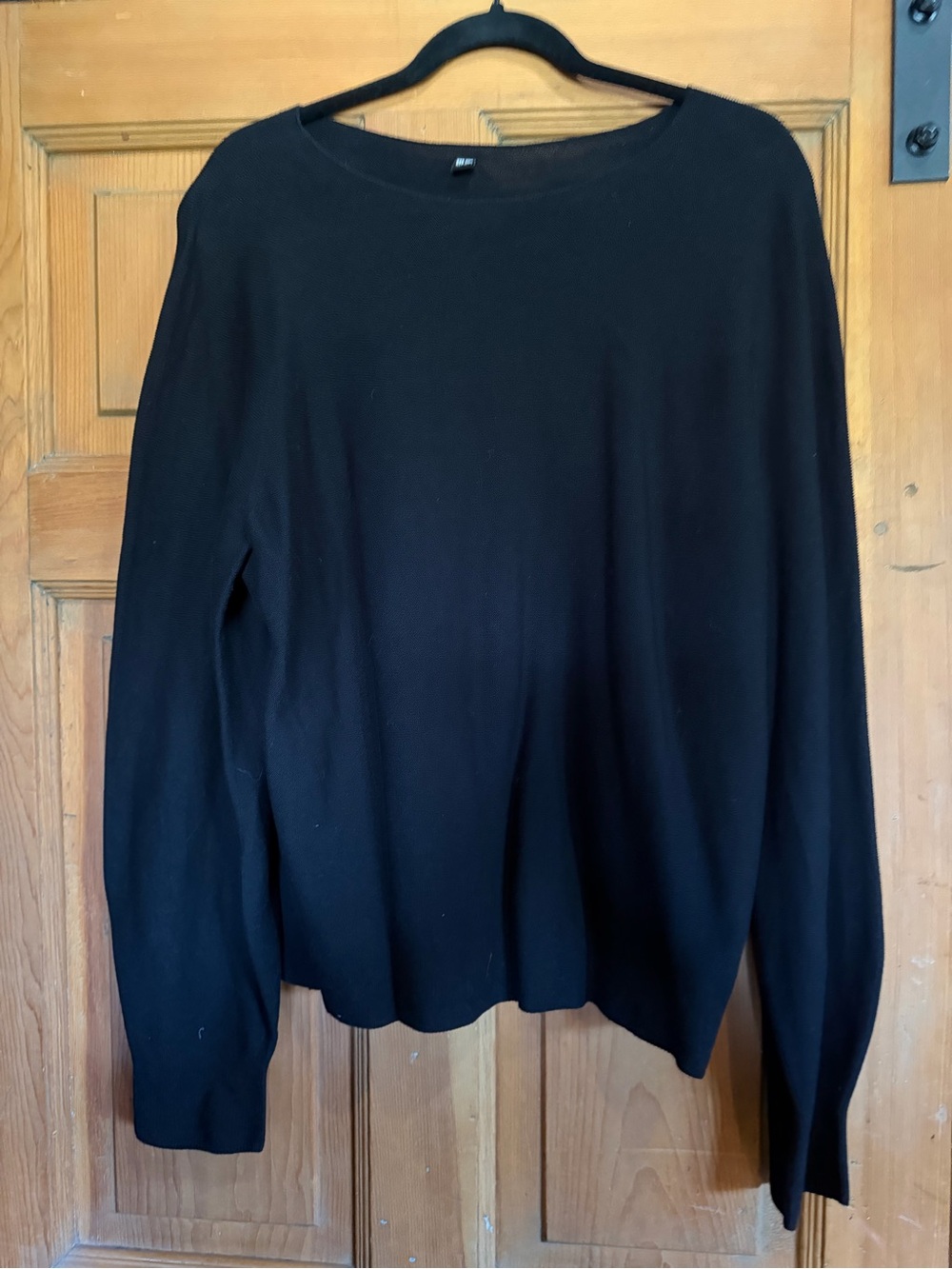 2/30 Uniqlo Black Long-Sleeve Crewneck Women's Sweater